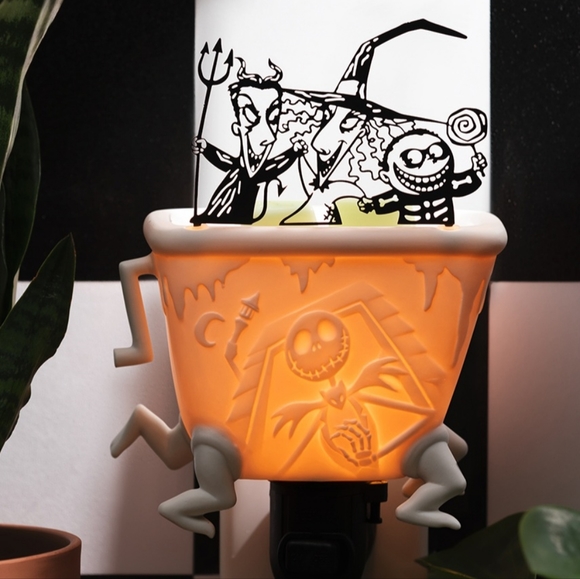 NEW Scentsy Disney NBC Mini Warmer AND Wax Bar "Lock Stock & Barrel" - Picture 3 of 5